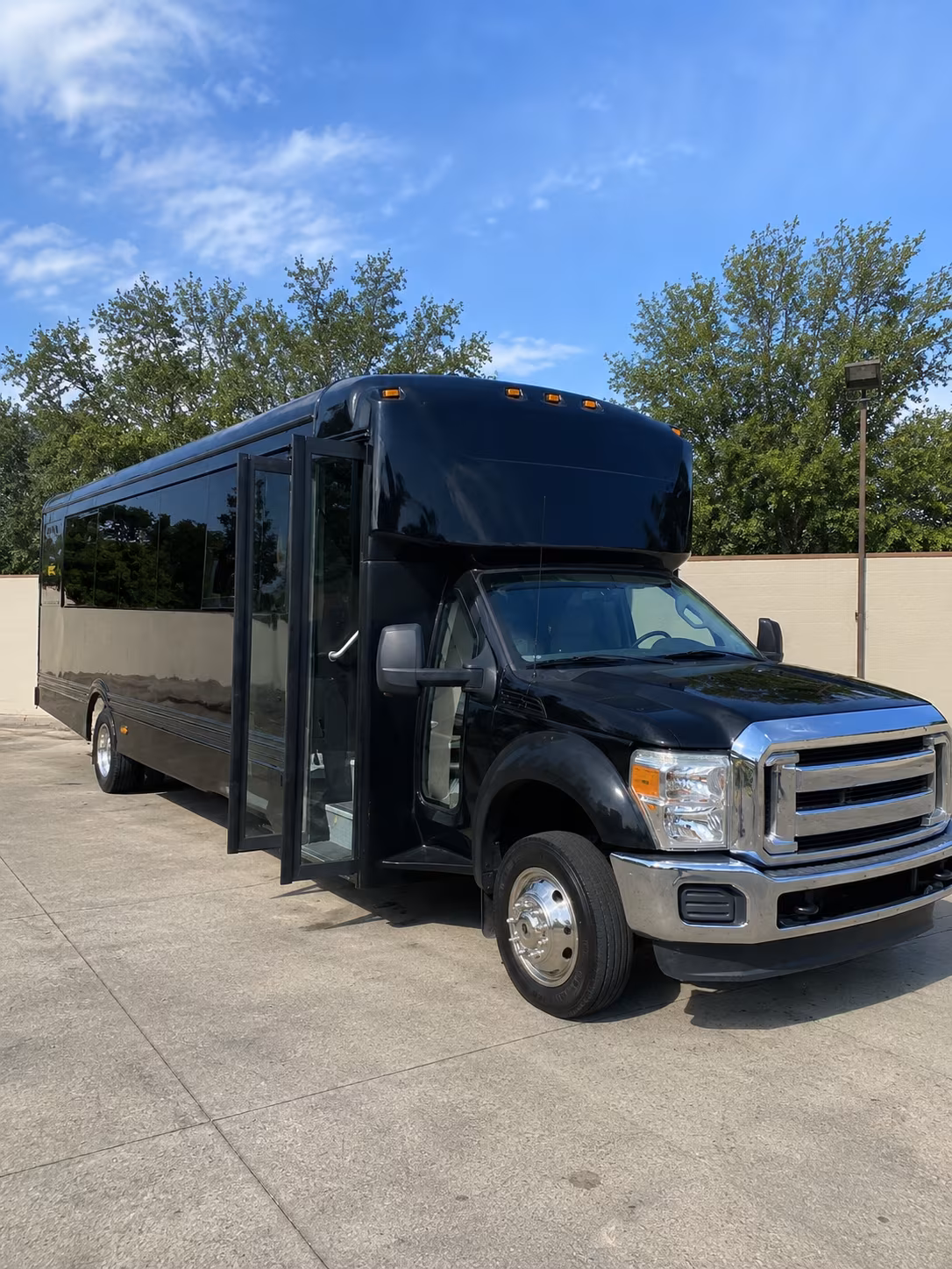 reading 20 passenger party bus